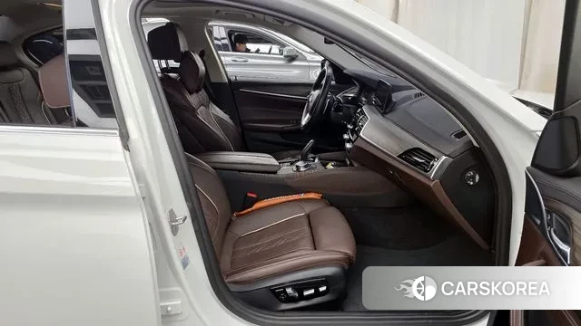 BMW 5 Series (G30) 2019 Белый из Кореи, фото 2