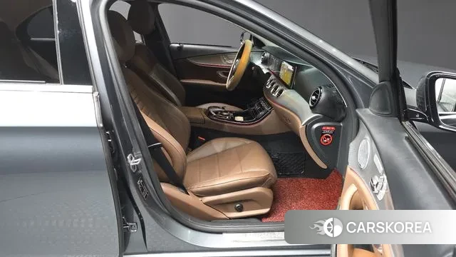 Mercedes-Benz E-Class W213 2019 Серебряный из Кореи, фото 2