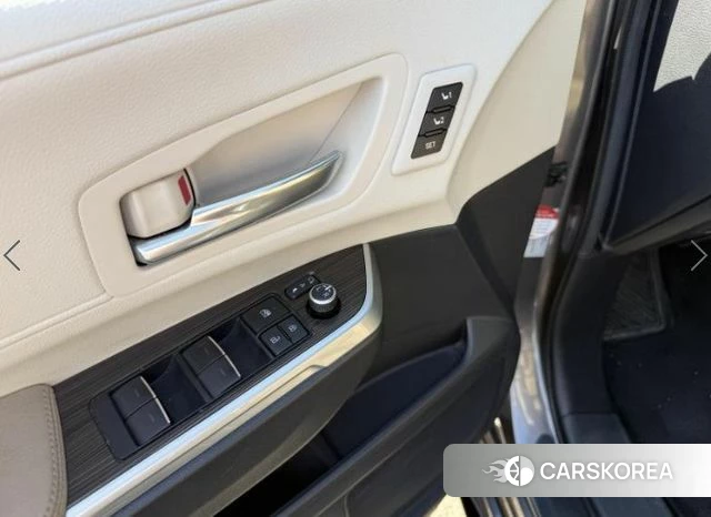 Toyota Sienna 4th Generation 2021 Серый из Кореи, фото 2