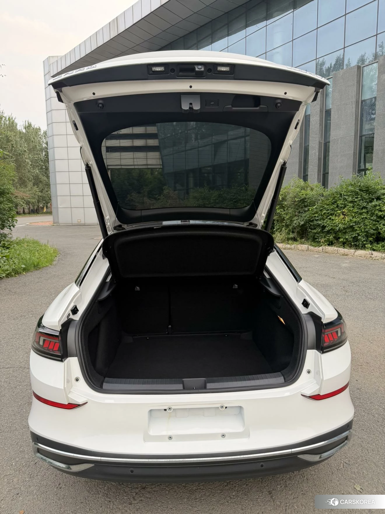 Volkswagen Lingdu 2022 Белый из Китая, фото 2