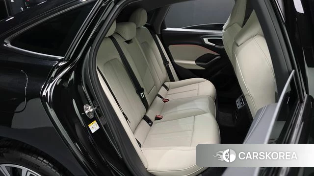 Audi A5 (B10) 2025 Черный из Кореи, фото 2