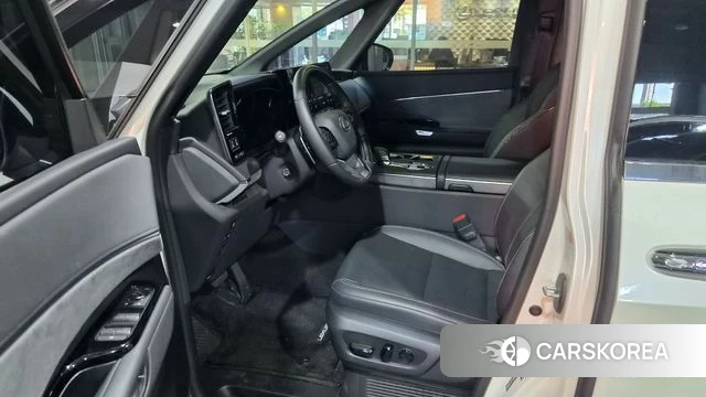 Lexus LM Second Generation 2025 Белый из Кореи, фото 2