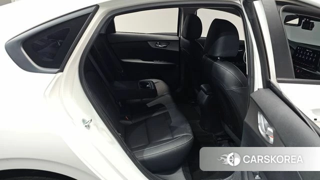 Kia The New K3 2nd generation 2022 Белый из Кореи, фото 2