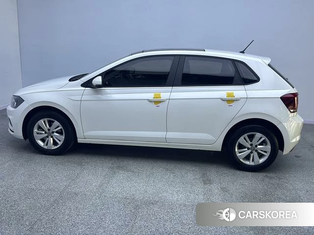 Volkswagen Polo 2022 Белый из Китая, фото 2