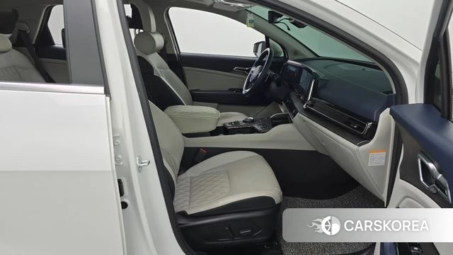 Kia Sportage 5th Generation Hybrid 2023 Белый из Кореи, фото 2