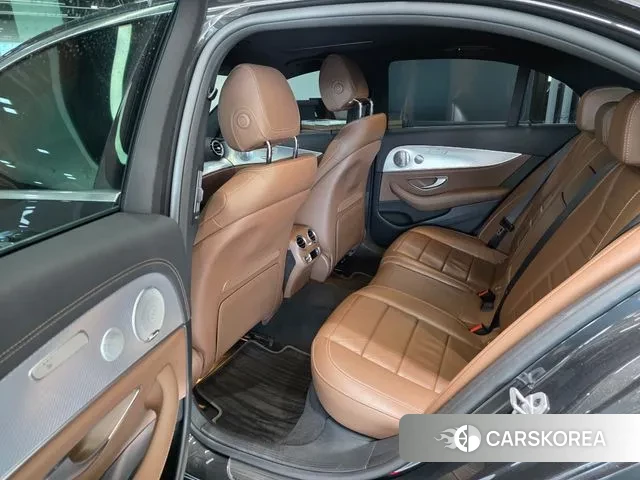 Mercedes-Benz E-Class W213 2021 Серебристо-серый из Кореи, фото 2