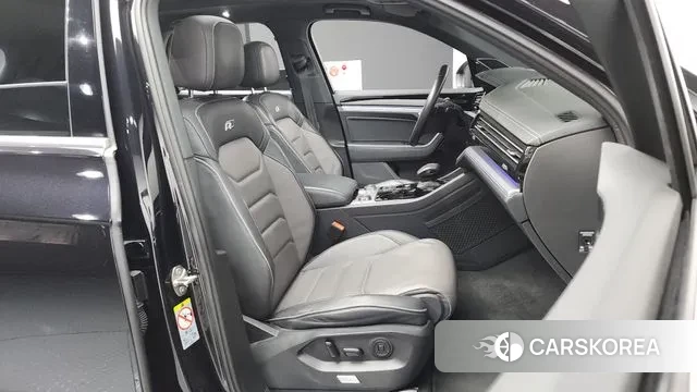 Volkswagen Touareg 3rd generation 2020 Черный из Кореи, фото 2