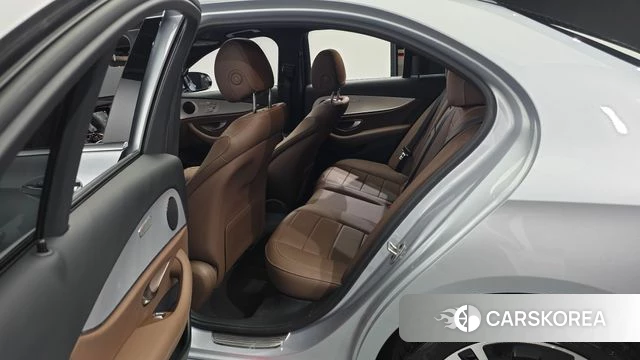Mercedes-Benz E-Class W213 2021 Серебряный из Кореи, фото 2