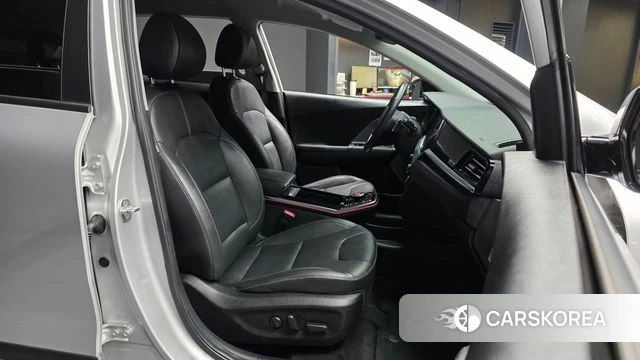Kia Niro Plus 2022 Серебряный из Кореи, фото 2