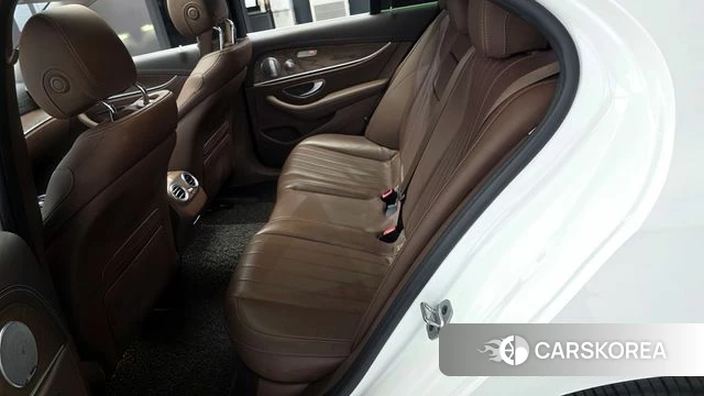 Mercedes-Benz E-Class W213 2018 Белый из Кореи, фото 2