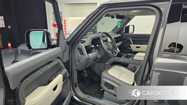 Land Rover Defender (L663) 2024 Серый из Кореи, фото 2