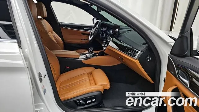 BMW 5 Series (G30) 2022 Белый из Кореи, фото 2