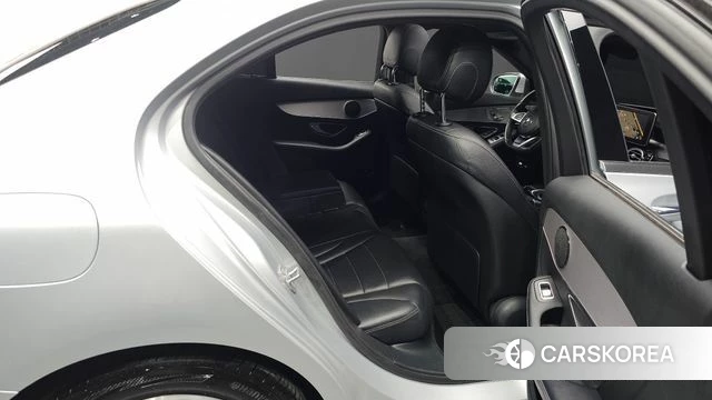 Mercedes-Benz C-Class W205 2018 Серебристо-серый из Кореи, фото 2