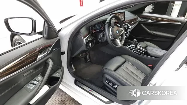 BMW 5 Series (G30) id 3003151 из Кореи 2