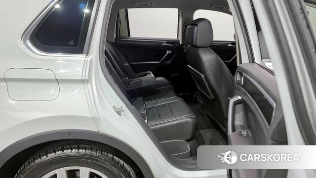 Volkswagen Tiguan second Generation 2019 Белый из Кореи, фото 2