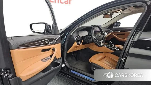 BMW 5 Series (G30) 2021 Черный из Кореи, фото 2