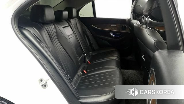 Mercedes-Benz E-Class W213 2019 Белый из Кореи, фото 2