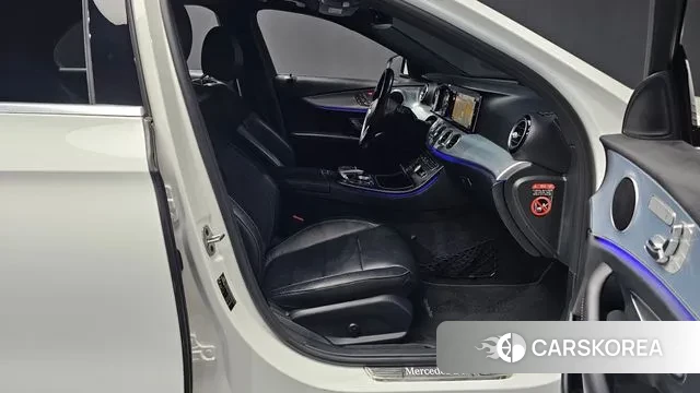 Mercedes-Benz E-Class W213 2020 Белый из Кореи, фото 2