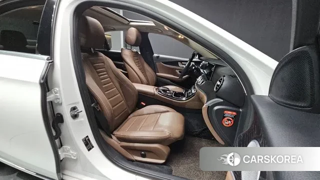 Mercedes-Benz E-Class W213 2019 Белый из Кореи, фото 2