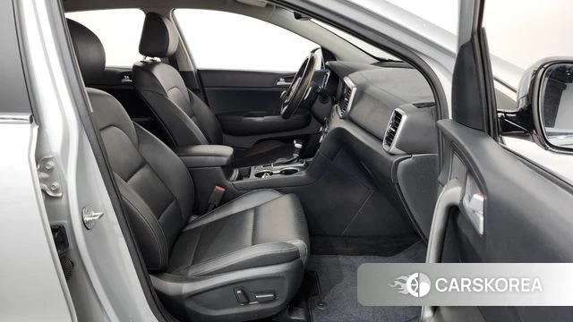 Kia Sportage The Bold 2021 Серебряный из Кореи, фото 2