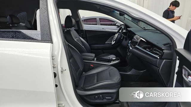 Kia Niro Plus 2022 Белый из Кореи, фото 2