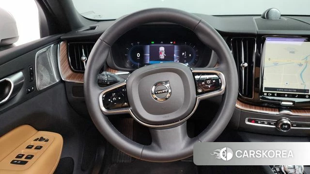 Volvo XC60 second Generation 2023 Белый из Кореи, фото 2