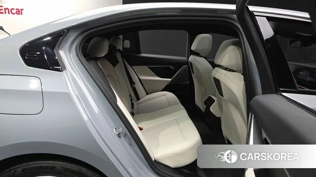 BMW 5 Series (G60) 2025 Серебристо-серый из Кореи, фото 2