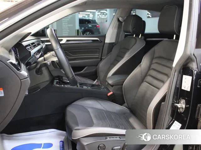 Volkswagen Arteon 2023 Черный из Кореи, фото 2