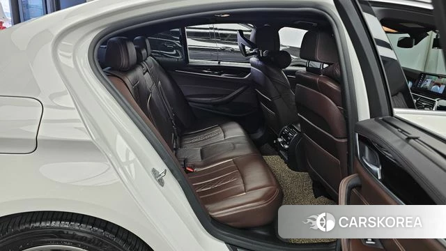 BMW 5 Series (G30) 2018 Белый из Кореи, фото 2