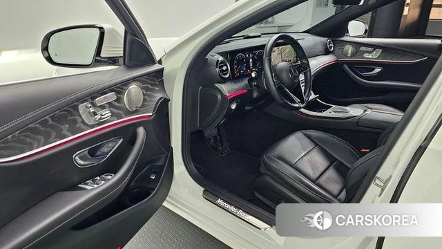 Mercedes-Benz E-Class W213 2022 Белый из Кореи, фото 2