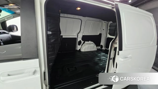 Hyundai Staria 2022 Белый из Кореи, фото 2