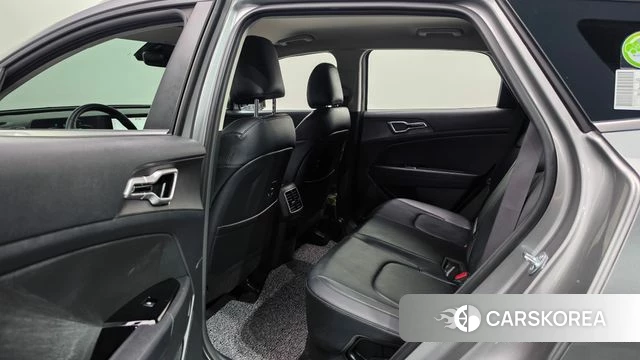 Kia Sportage 5th Generation Hybrid 2023 Серебряный из Кореи, фото 2