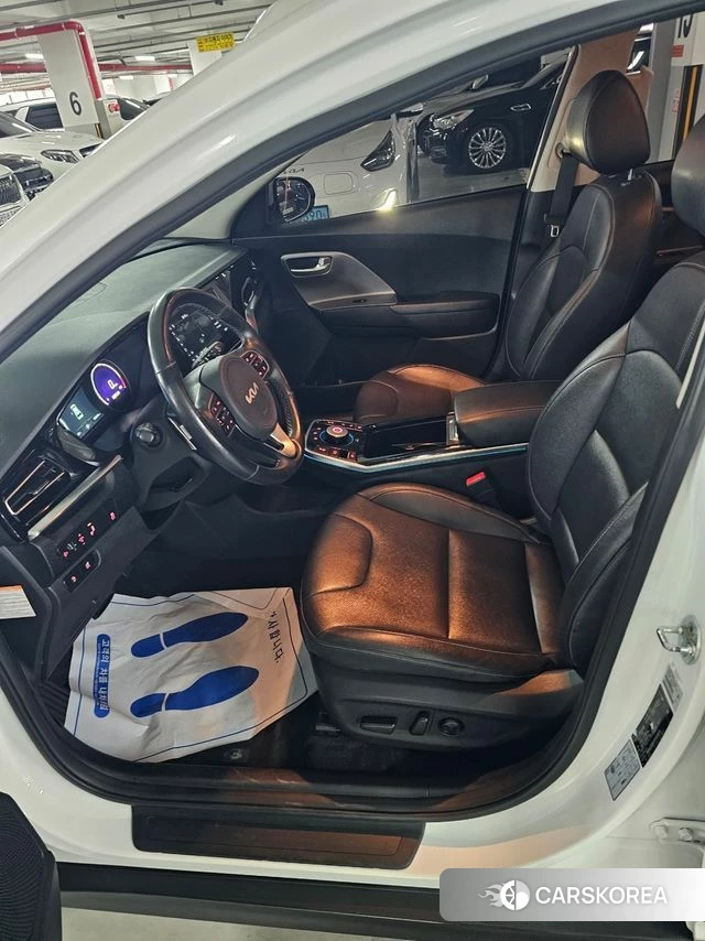 Kia Niro Plus 2022 Белый из Кореи, фото 2