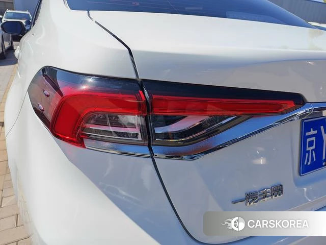 Toyota Corolla 2023 Белый из Китая, фото 2