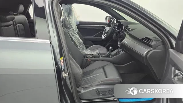 Audi Q3 (F3) 2023 Серый из Кореи, фото 2