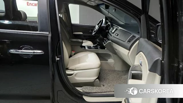 Kia The New Carnival 2019 Черный из Кореи, фото 2