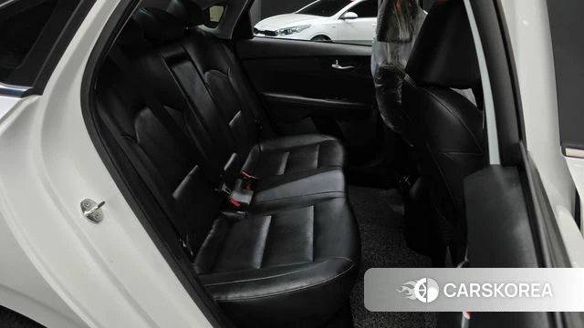 Kia The New K3 2nd generation 2021 Белый из Кореи, фото 2