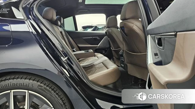 BMW 5 Series (G60) 2023 Черный из Кореи, фото 2