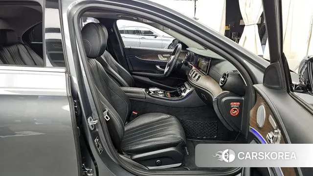 Mercedes-Benz E-Class W213 2018 Серый из Кореи, фото 2