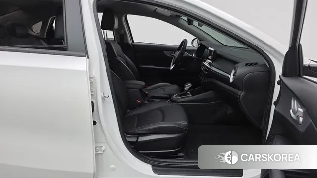 Kia The New K3 2nd generation 2021 Белый из Кореи, фото 2