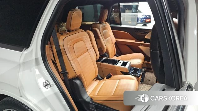 Lincoln Aviator 2nd generation 2022 Белый из Кореи, фото 2