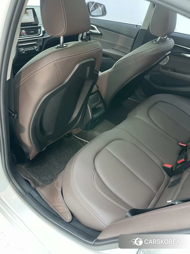 BMW 1 series 2023 Белый из Китая, фото 2