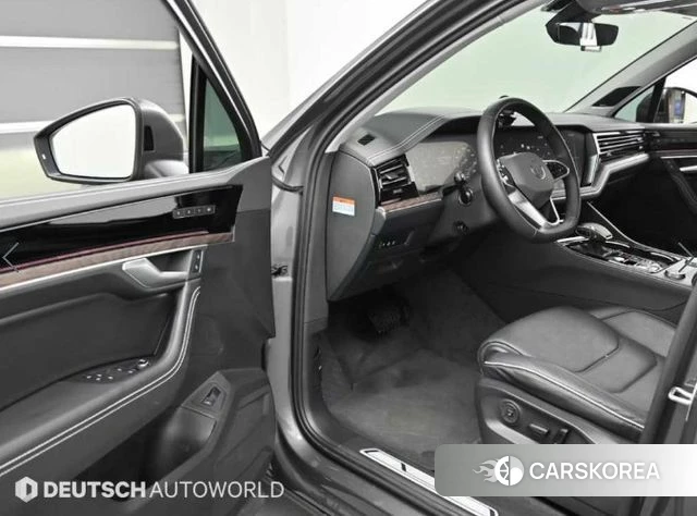 Volkswagen Touareg 3rd generation 2024 Серый из Кореи, фото 2