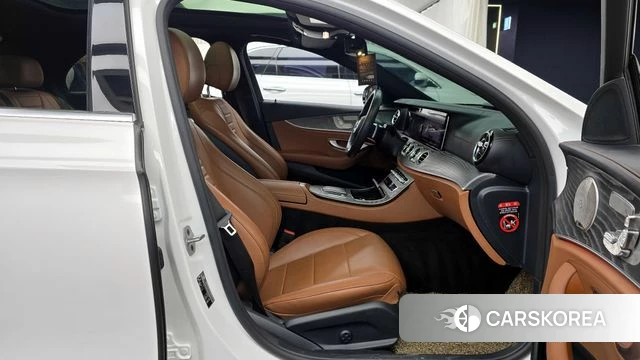 Mercedes-Benz E-Class W213 2021 Белый из Кореи, фото 2