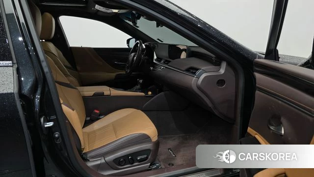 Lexus ES300h 7th generation 2021 Черный из Кореи, фото 2