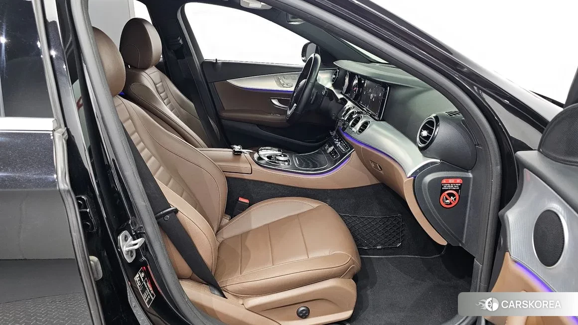 Mercedes-Benz E-Class W213 2019 Черный из Кореи, фото 2