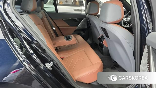 BMW 5 Series (G60) 2025 Черный из Кореи, фото 2