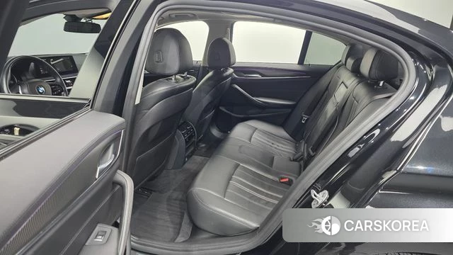 BMW 5 Series (G30) 2018 Черный из Кореи, фото 2