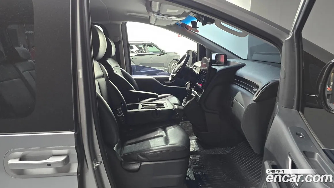 Hyundai Staria 2021 Серебряный из Кореи, фото 2