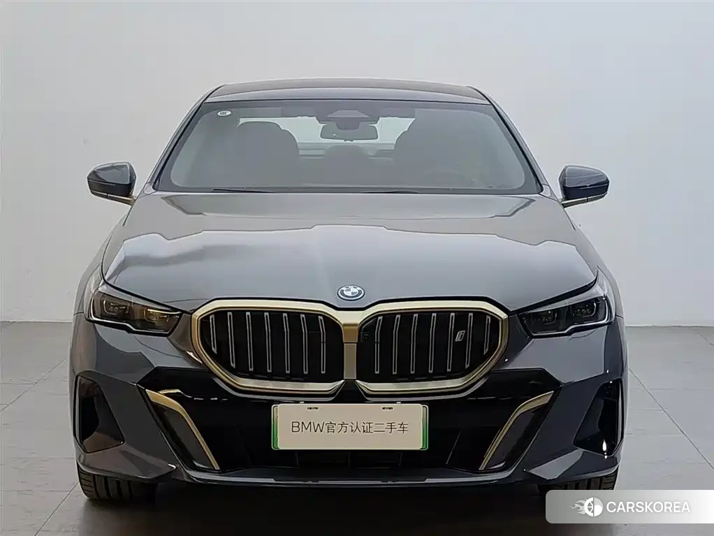 BMW i5 2025 Silver/gray из Китая, фото 2